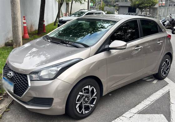 HYUNDAI HB20 1.0 COMFORT PLUS 12V FLEX 4P MANUAL